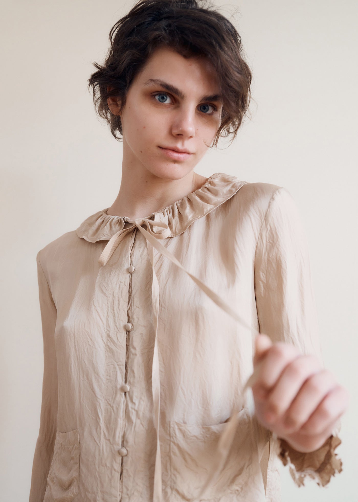 WOMEN'S FRILL COLLAR SHIRT - BEIGE