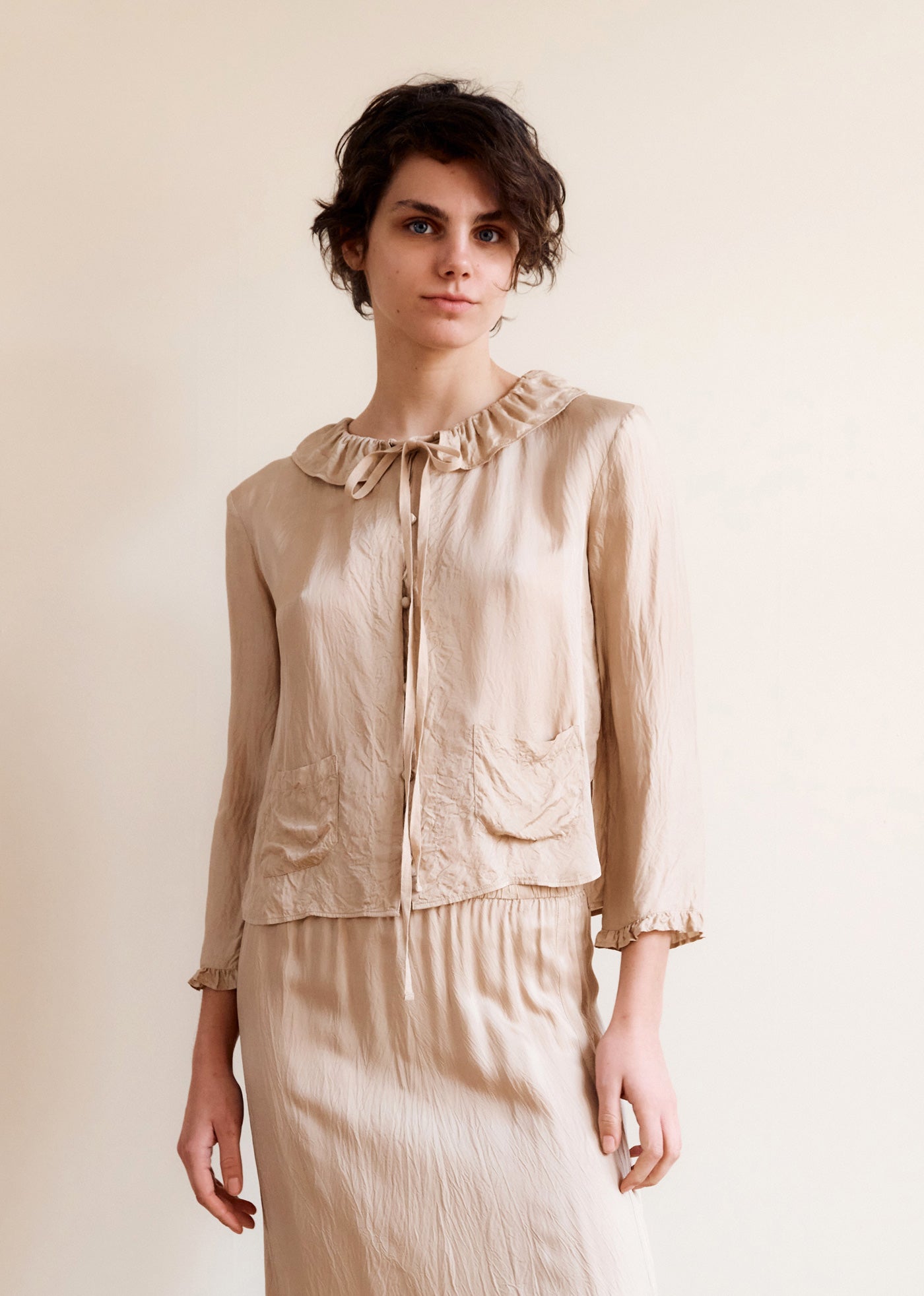WOMEN'S FRILL COLLAR SHIRT - BEIGE