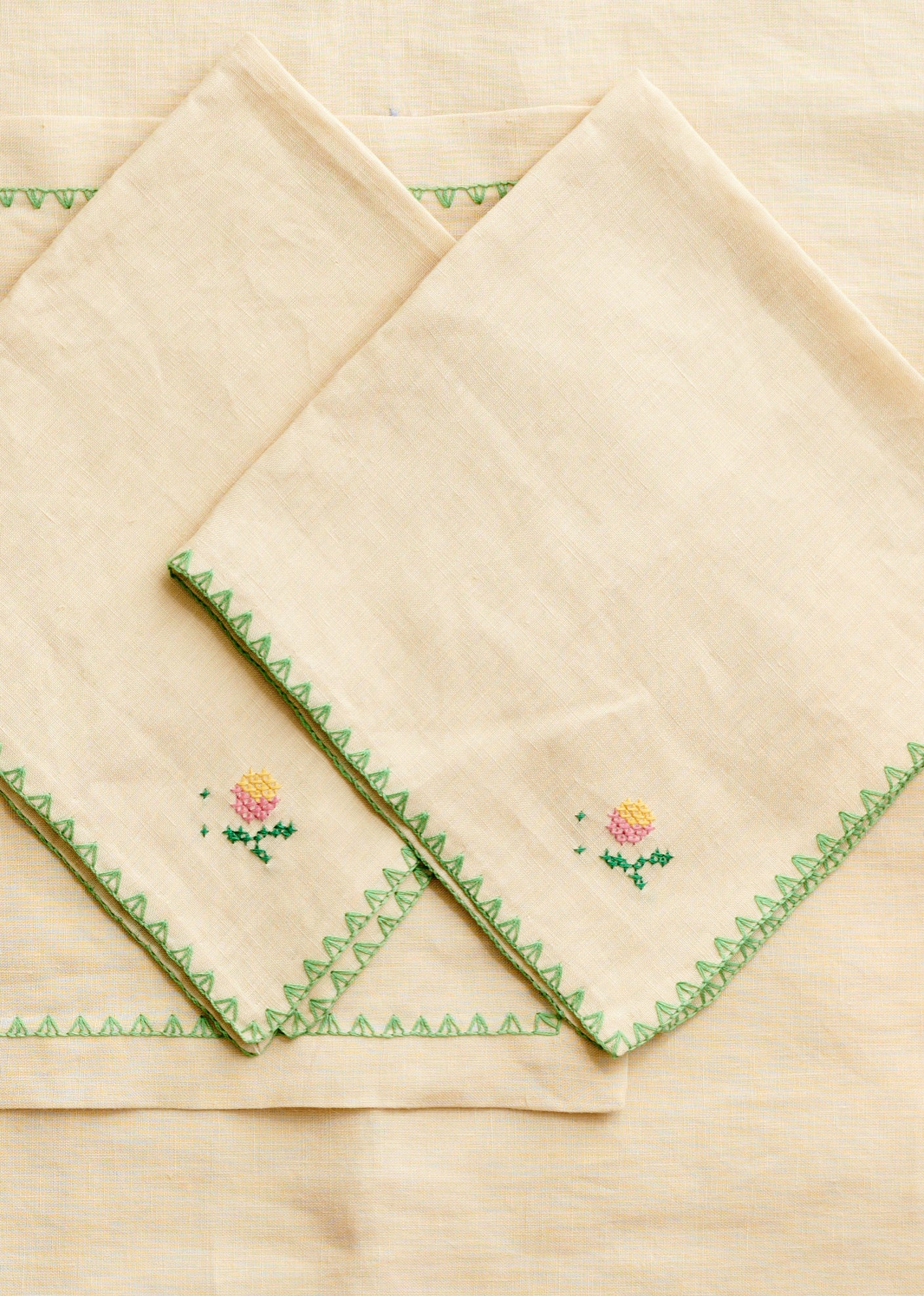 LINEN EMBROIDERED NAPKIN SET - FLORAL