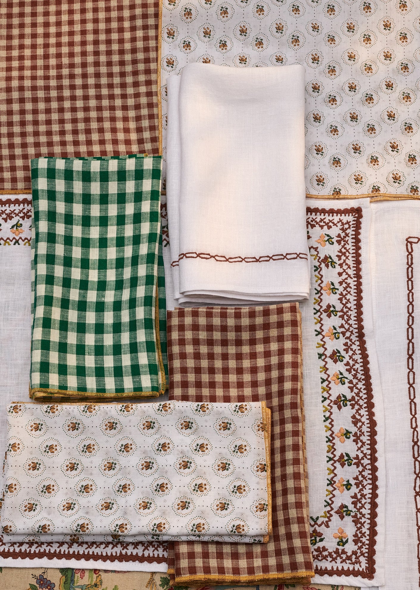 LINEN EMBROIDERED PLACEMAT - OFF WHITE WITH RUST