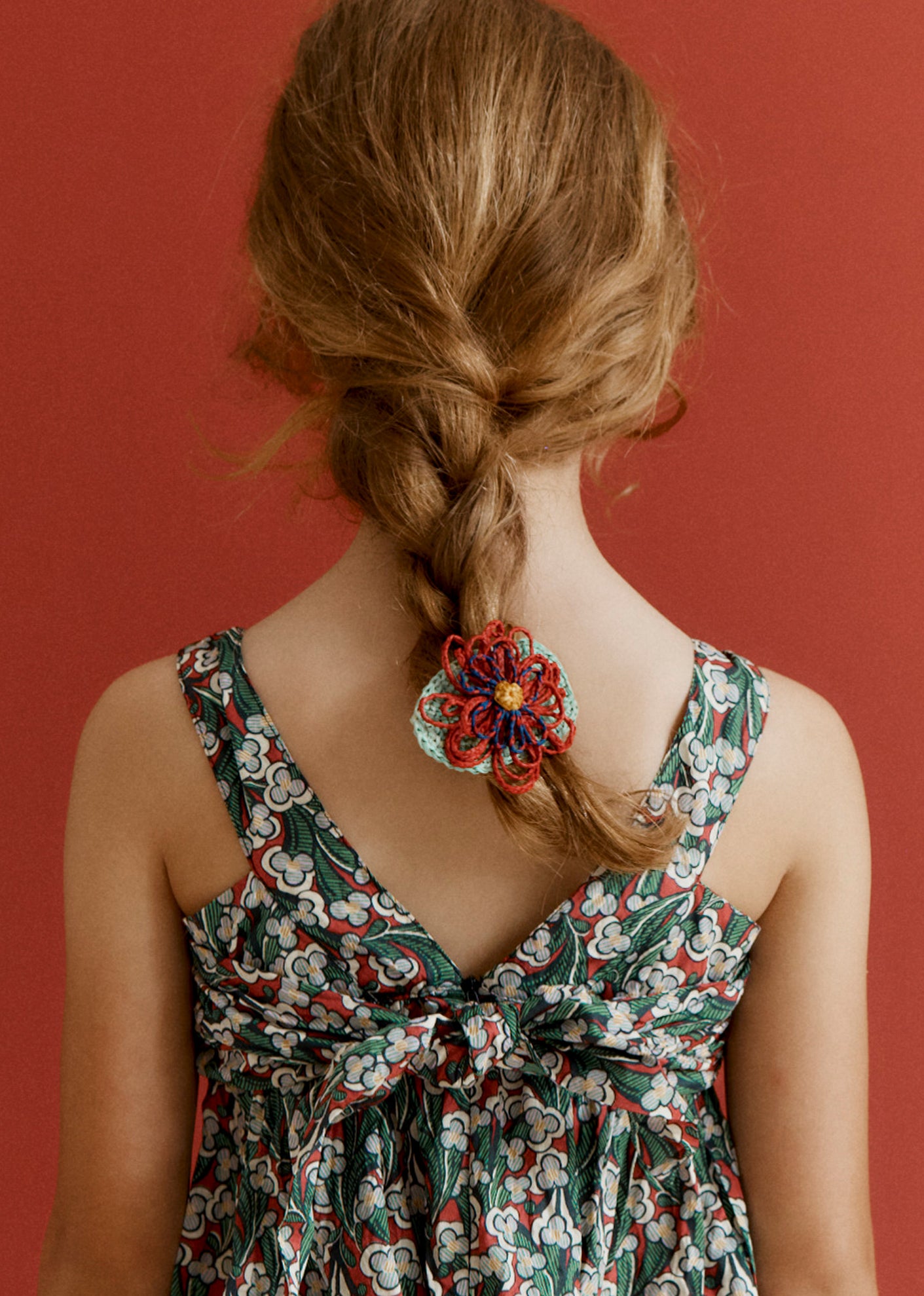 RAFFIA FLOWER BARRETTE HAIR CLIP - RED/BLUE