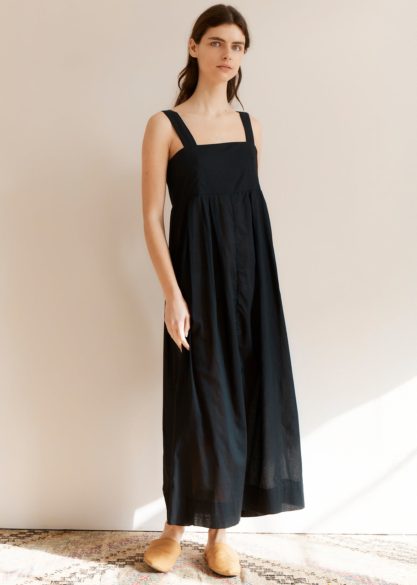 WOMEN'S PLEATED COTTON SUMMER DRESS - BLACK