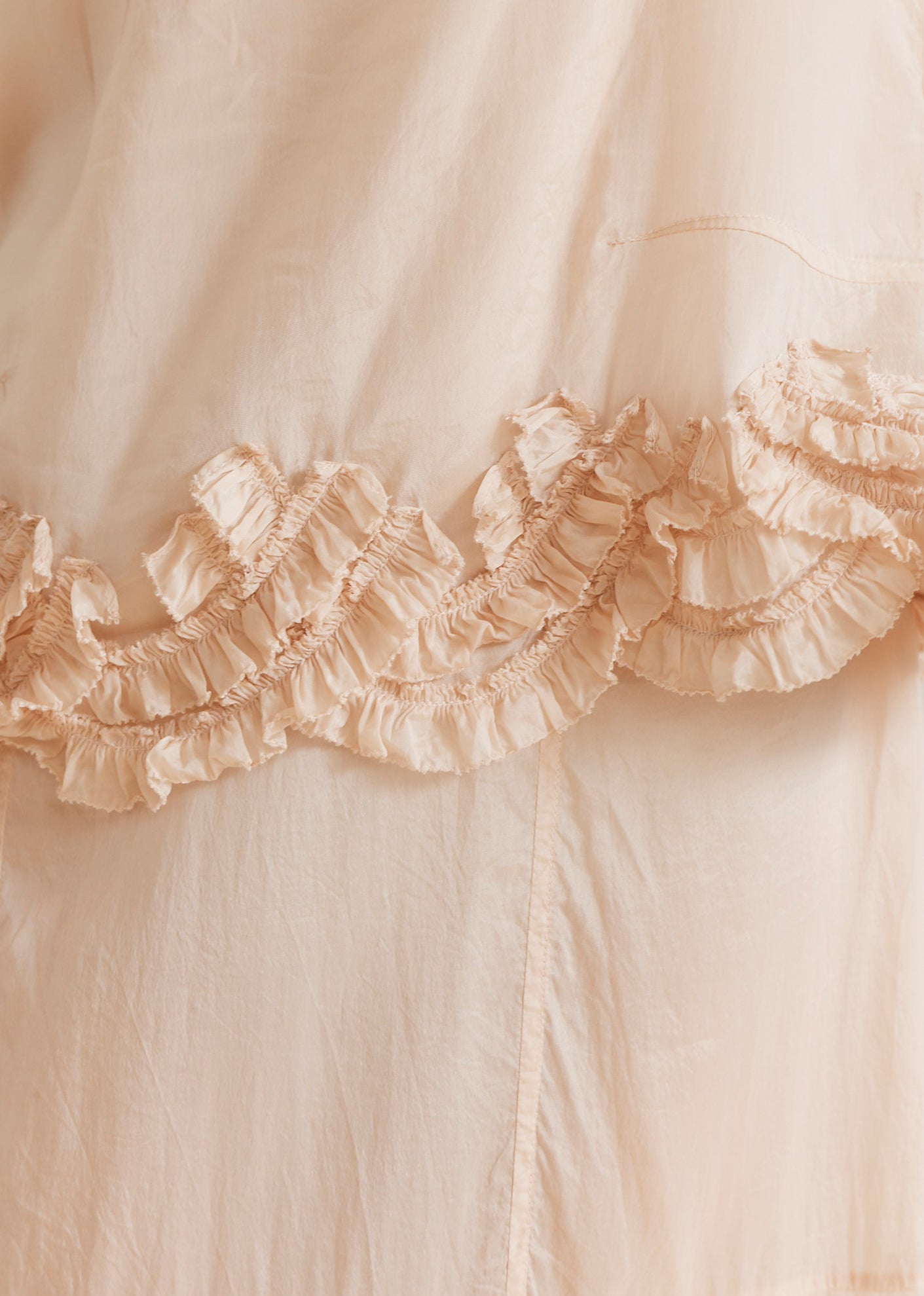 WOMEN'S SCALLOPED CAMI TOP - PEACH