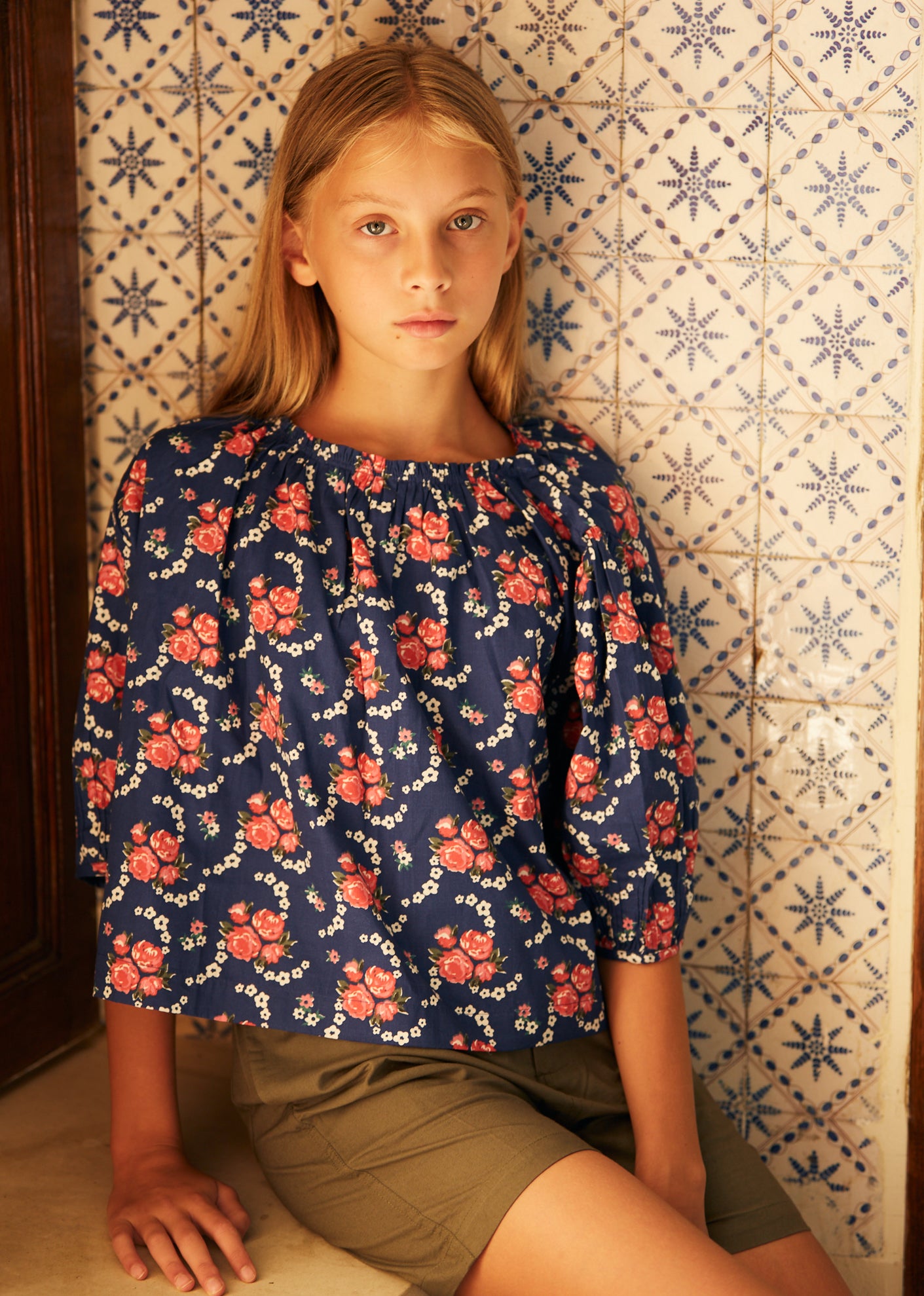 QUEENS PARK BLOUSE- ROSE POSY PRINT - BLUE