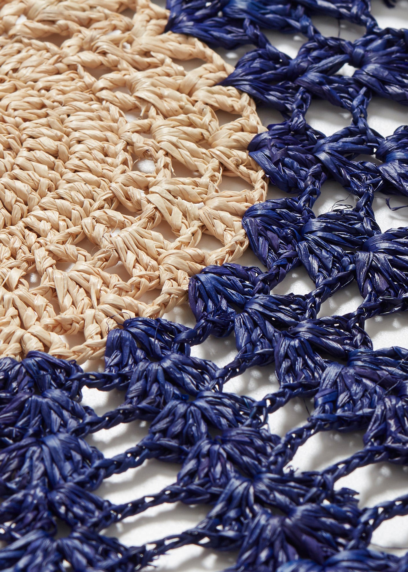 RAFFIA LARGE ROUND PLACEMAT - NAVY/NATURAL