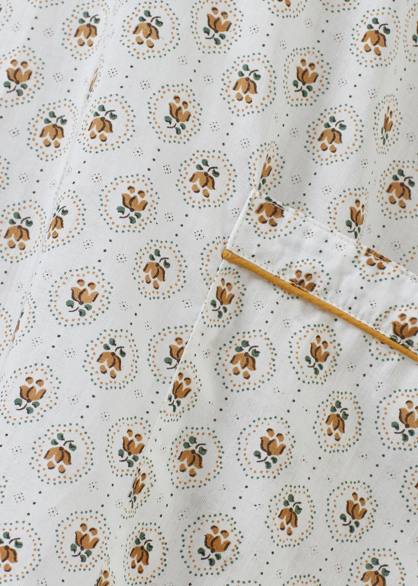 WOMANS ROBE FLOWER RING