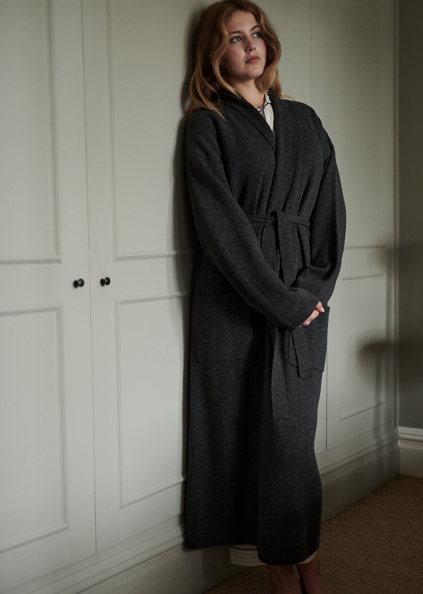 WOMEN'S CASHMERE KNITTED ROBE - GRAPHITE