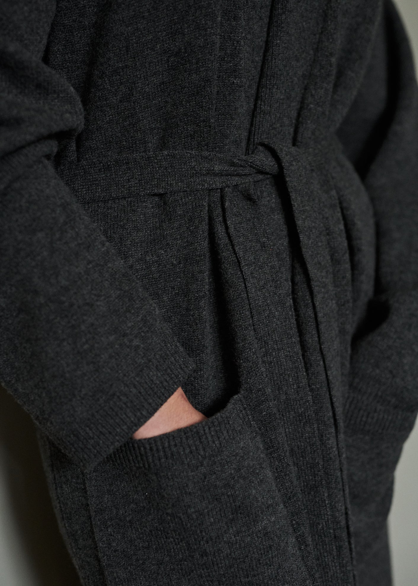 WOMEN'S CASHMERE KNITTED ROBE - GRAPHITE