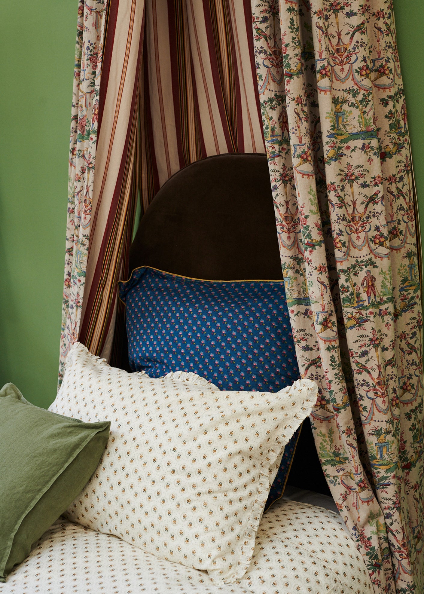 BED CROWN FRENCH VERSAILLES