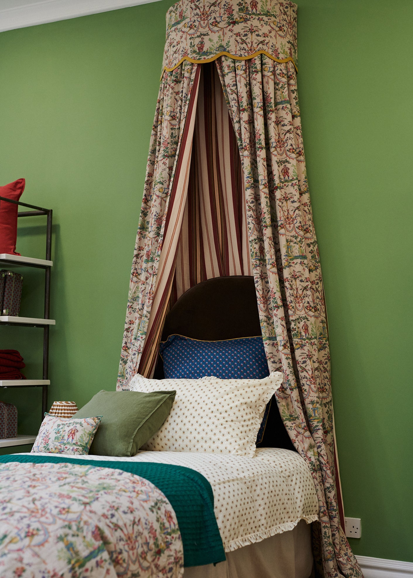 BED CROWN FRENCH VERSAILLES
