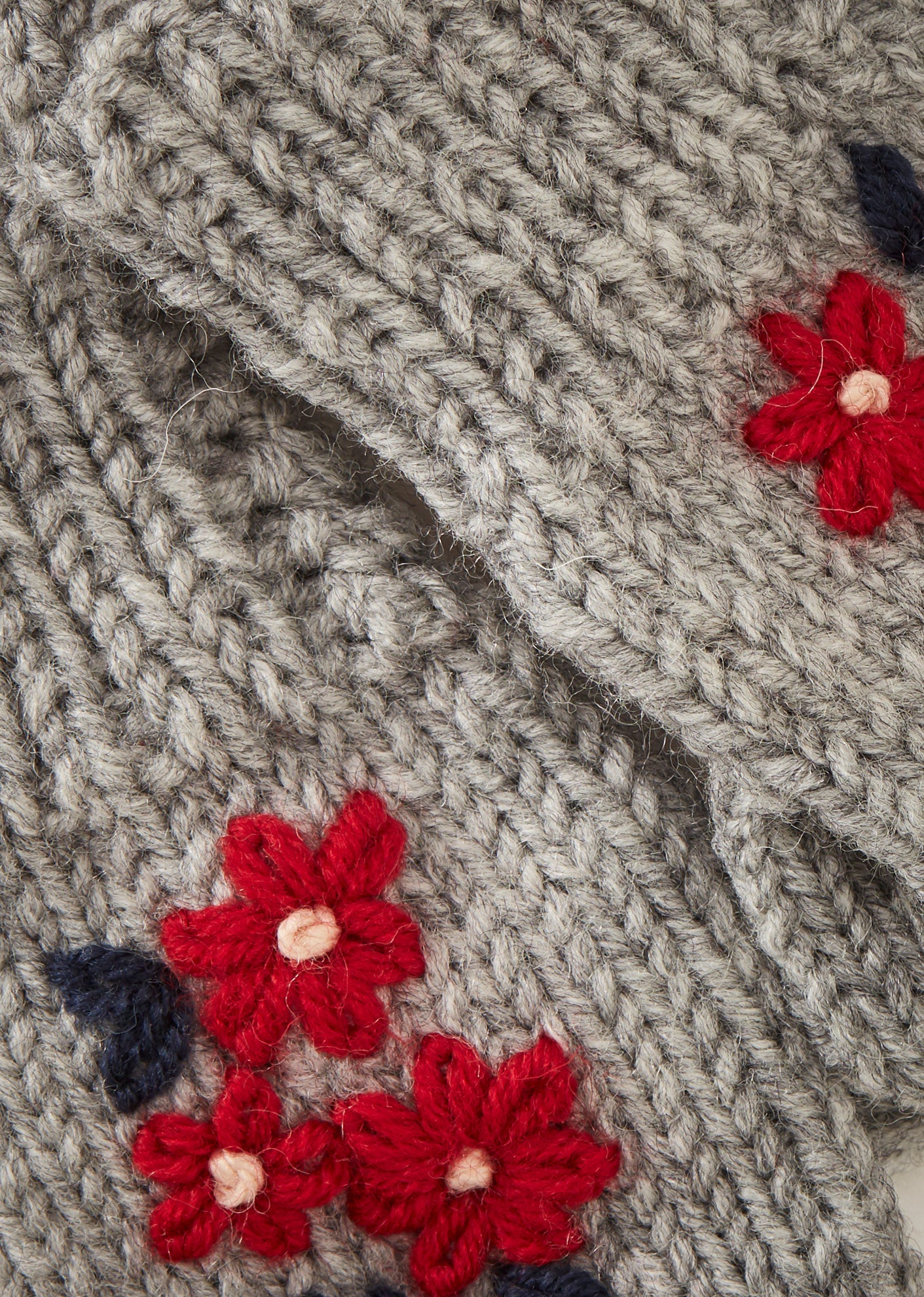 APO EMBROIDERED MITTENS - GREY/RED MULTI