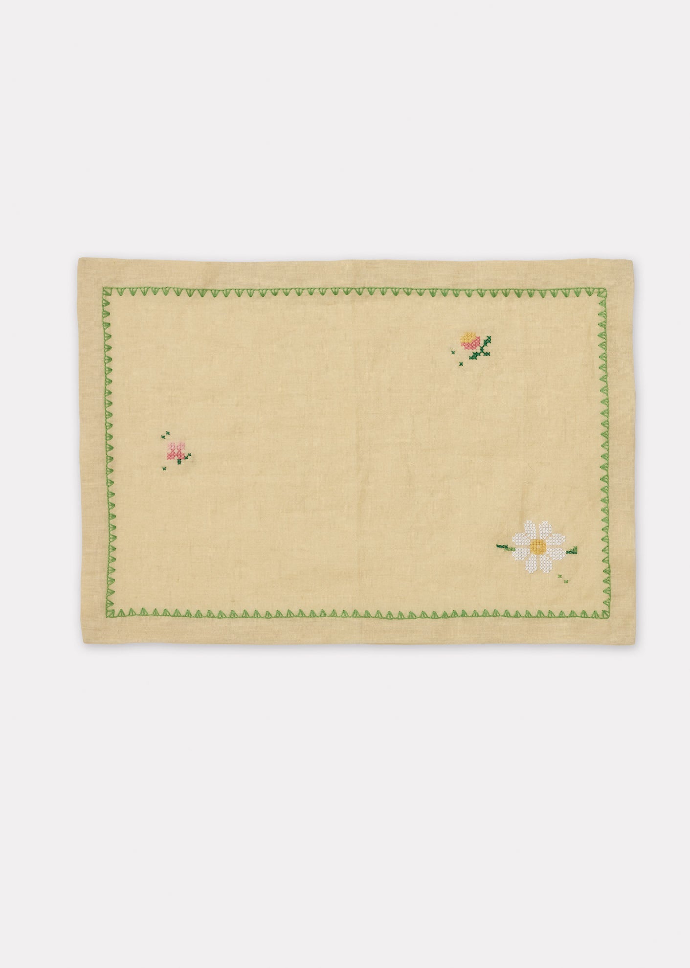 FLORAL EMBROIDERED PLACEMAT - FLORAL