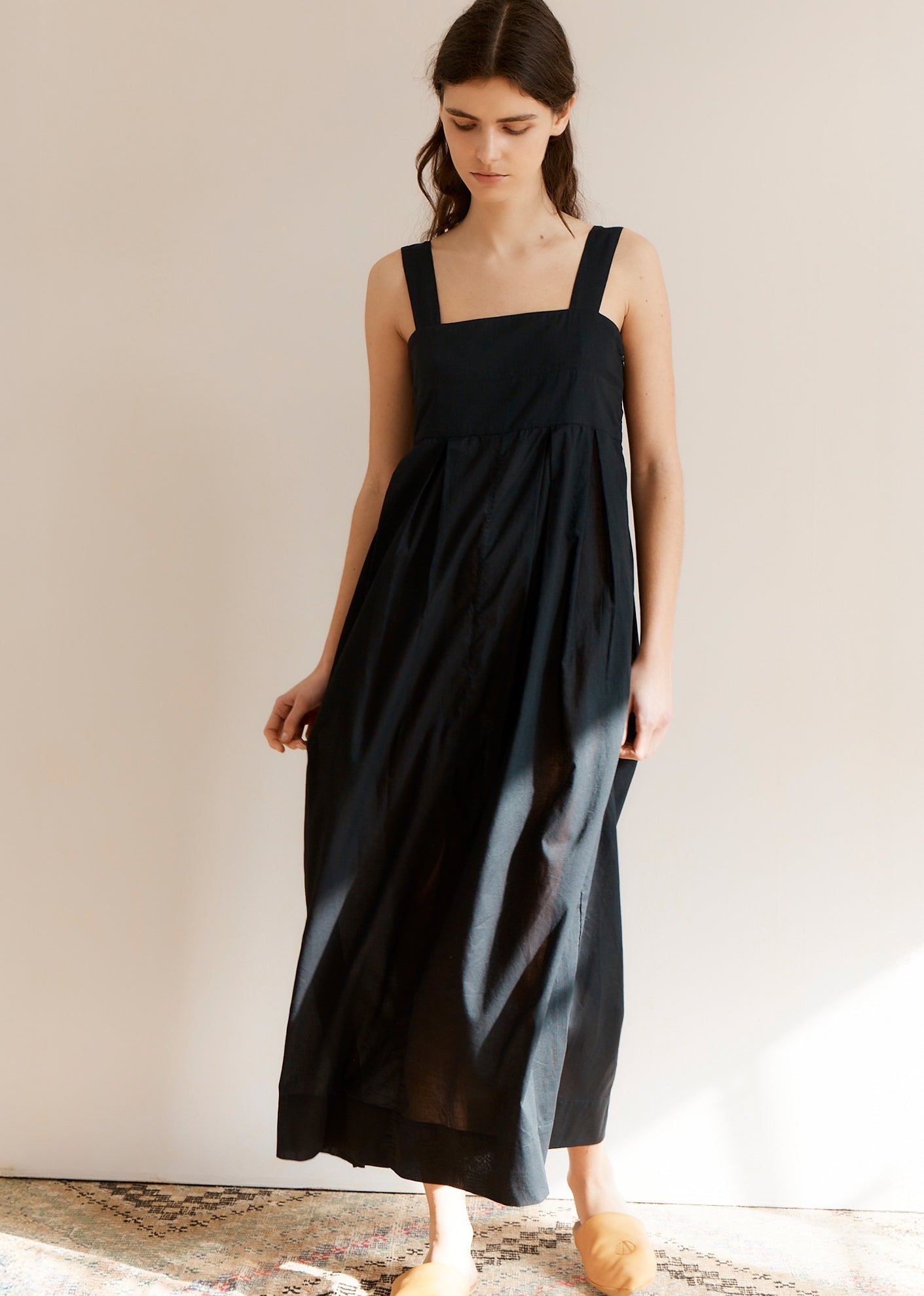 WOMEN'S PLEATED COTTON SUMMER DRESS - BLACK