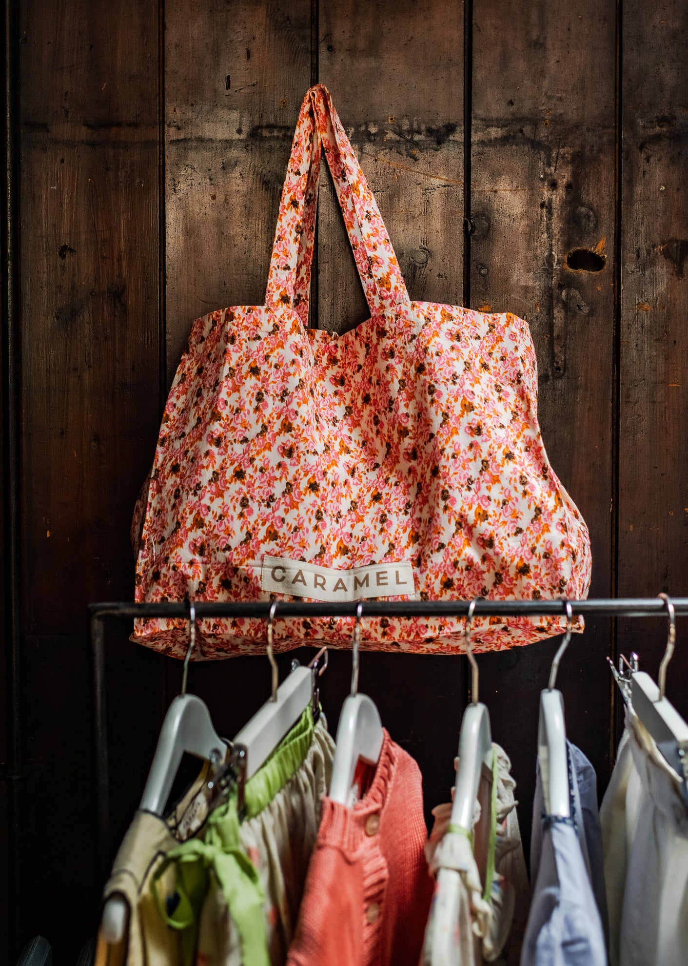 SHELL TOTE BAG - BRIGHT PINK FLORAL
