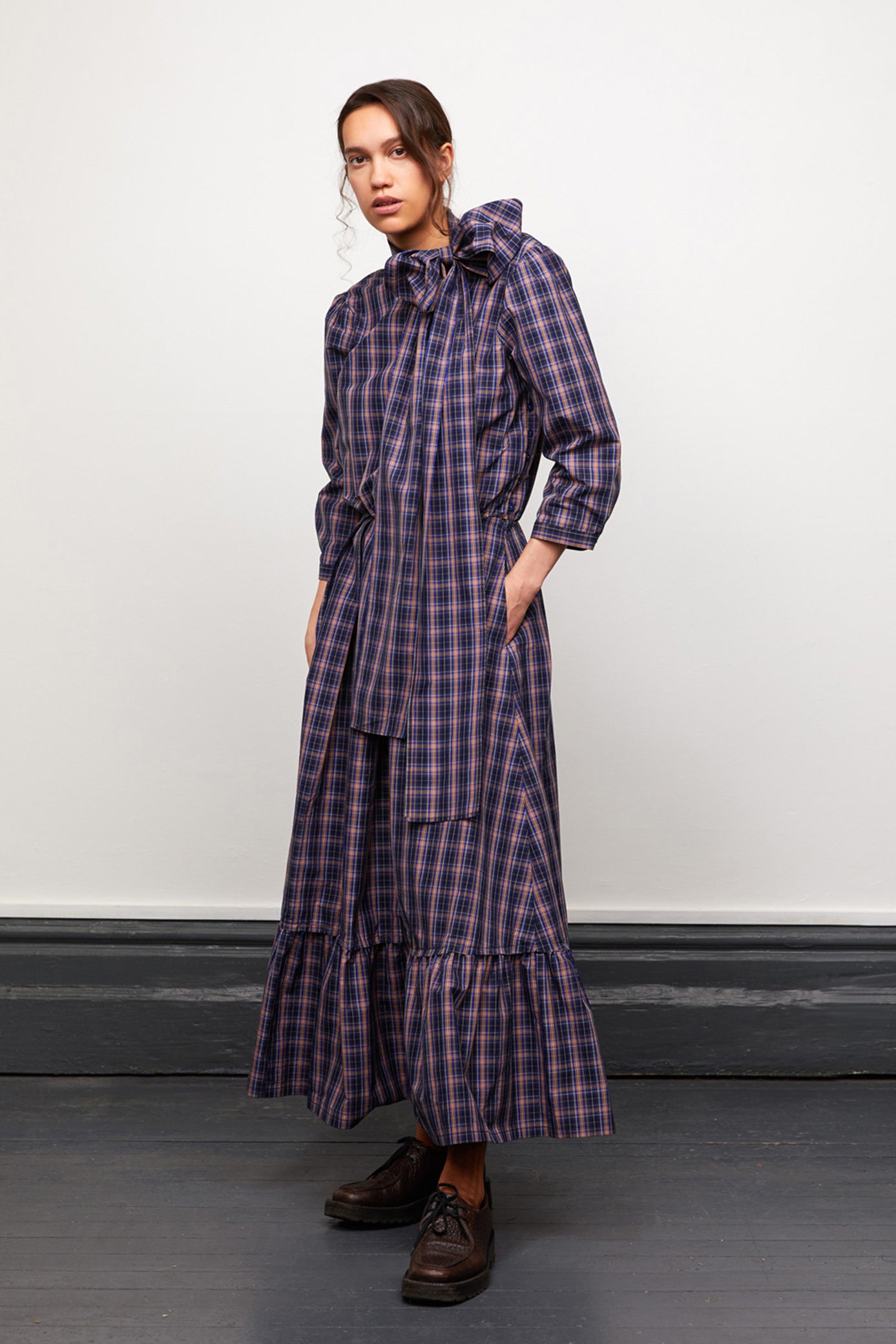 caramel_dr52_frillnecktiedress_navycheck_01